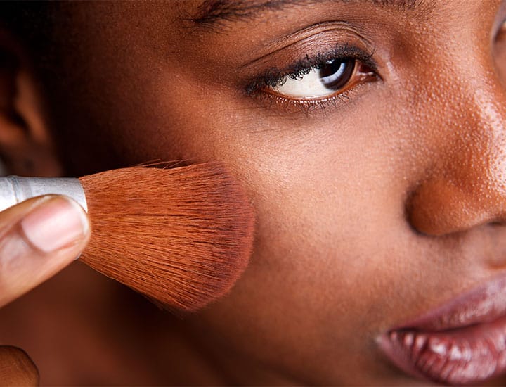 woman-applying-makeup