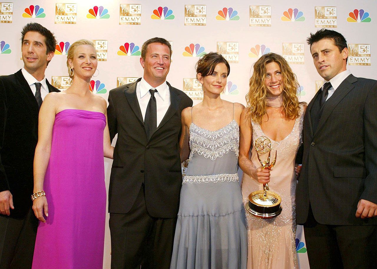 Jennifer Aniston with Friends cast
