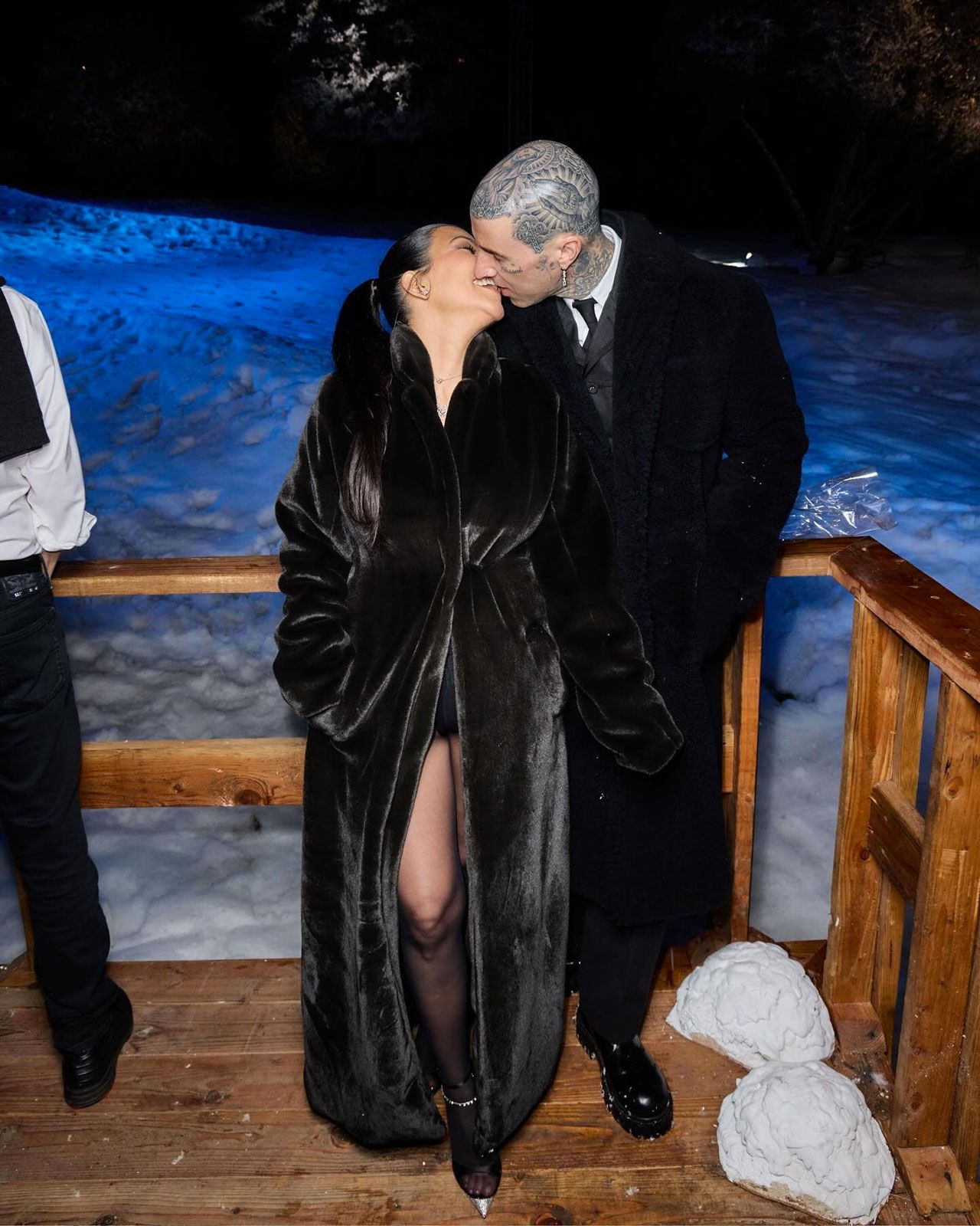 Kourtney Kardashian Travis Barker Christmas kiss