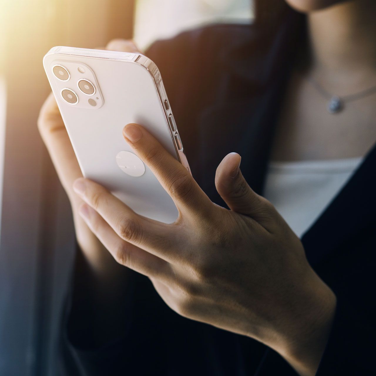 woman-looking-iphone