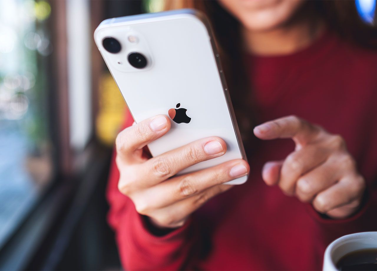 texting-white-iphone