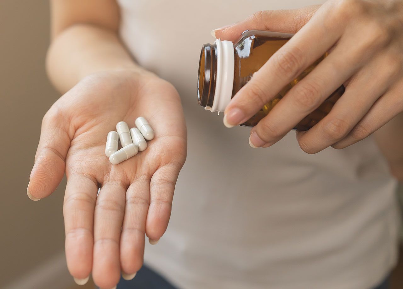 hand-holding-supplements