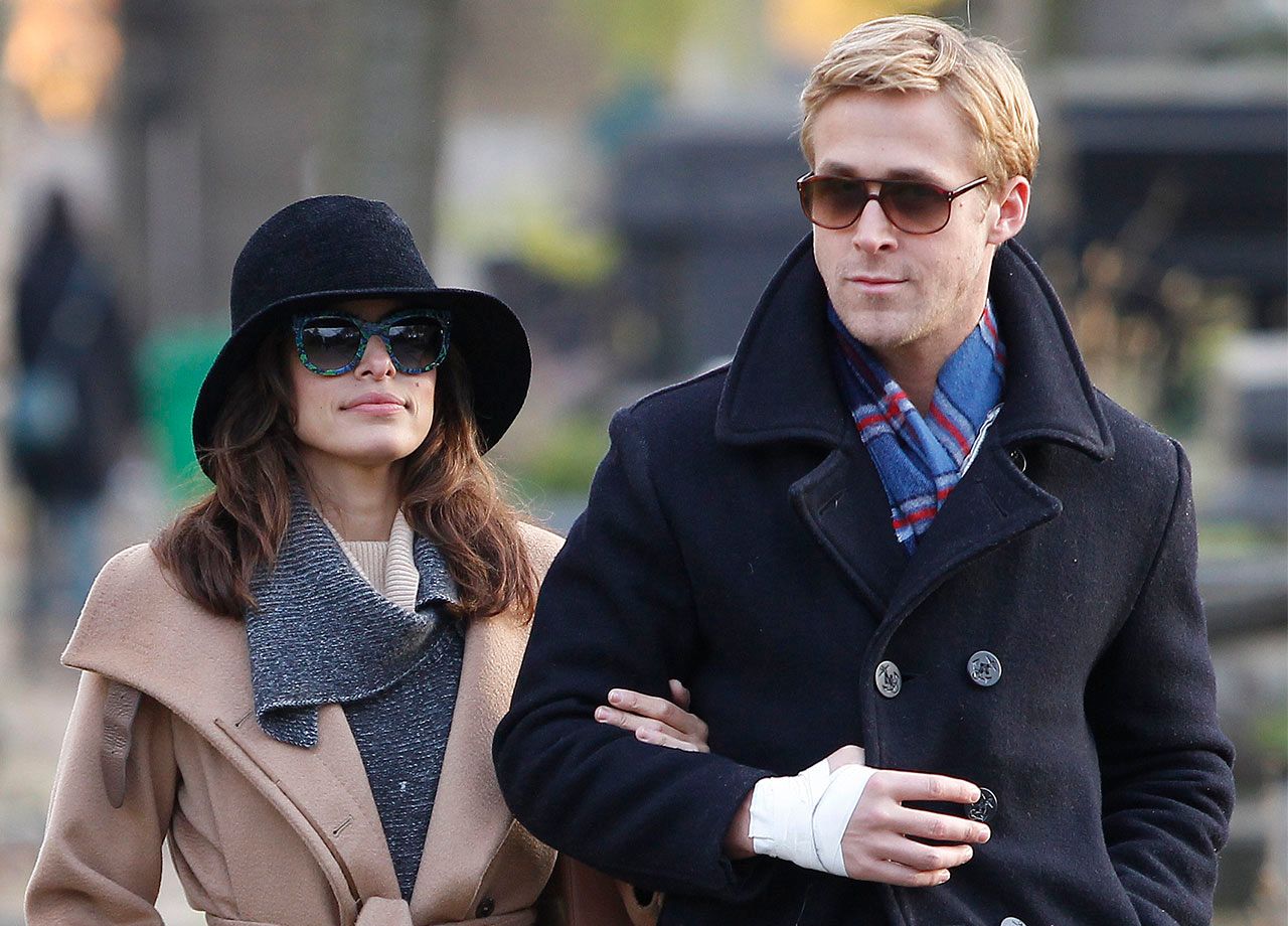 Ryan Gosling Eva Mendes romantic walk Paris