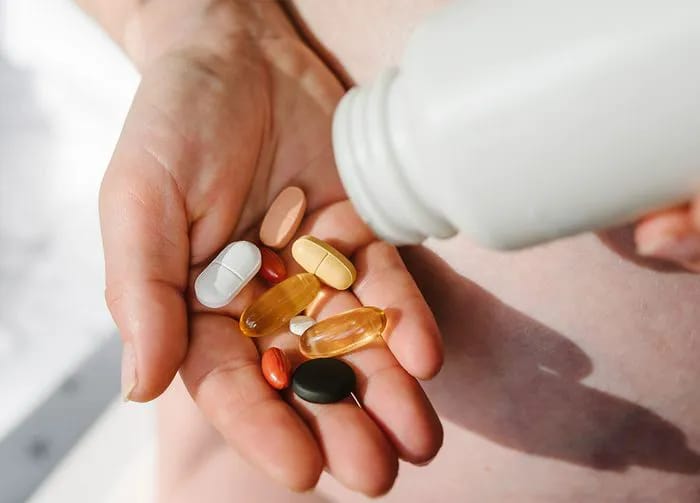 hand-full-of-vitamins
