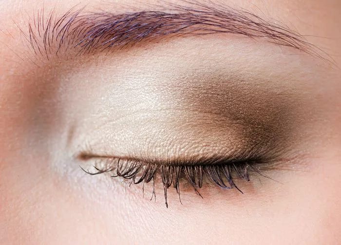 womans-eye-light-shadow