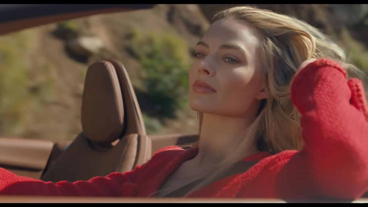 margot robbie tweed chanel jacket