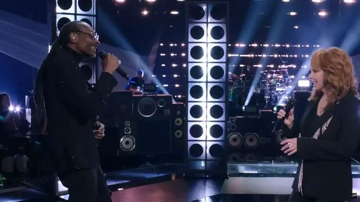 "Reba McEntire and Snoop Dogg performing 'Heartache Tonight' on The Voice"