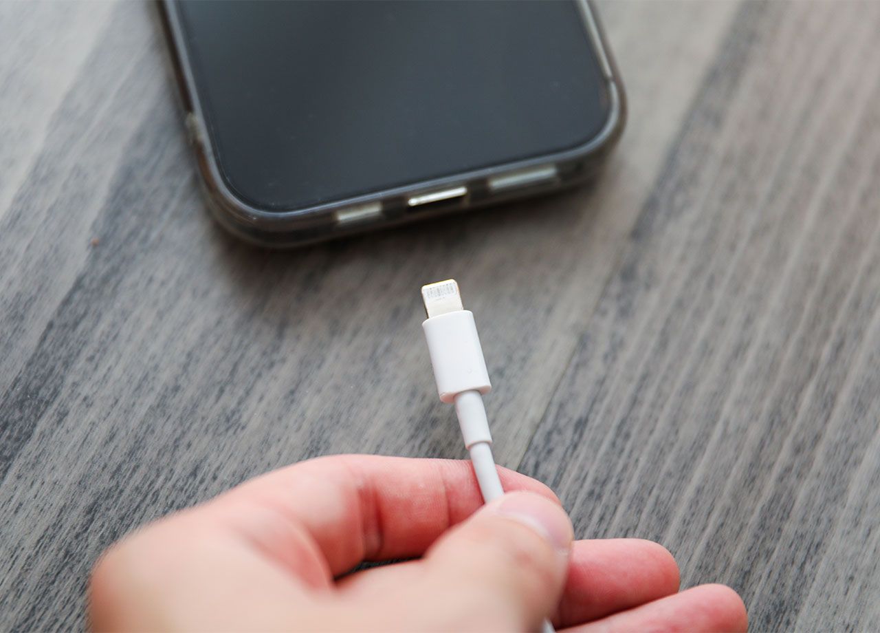 plugging-in-iphone