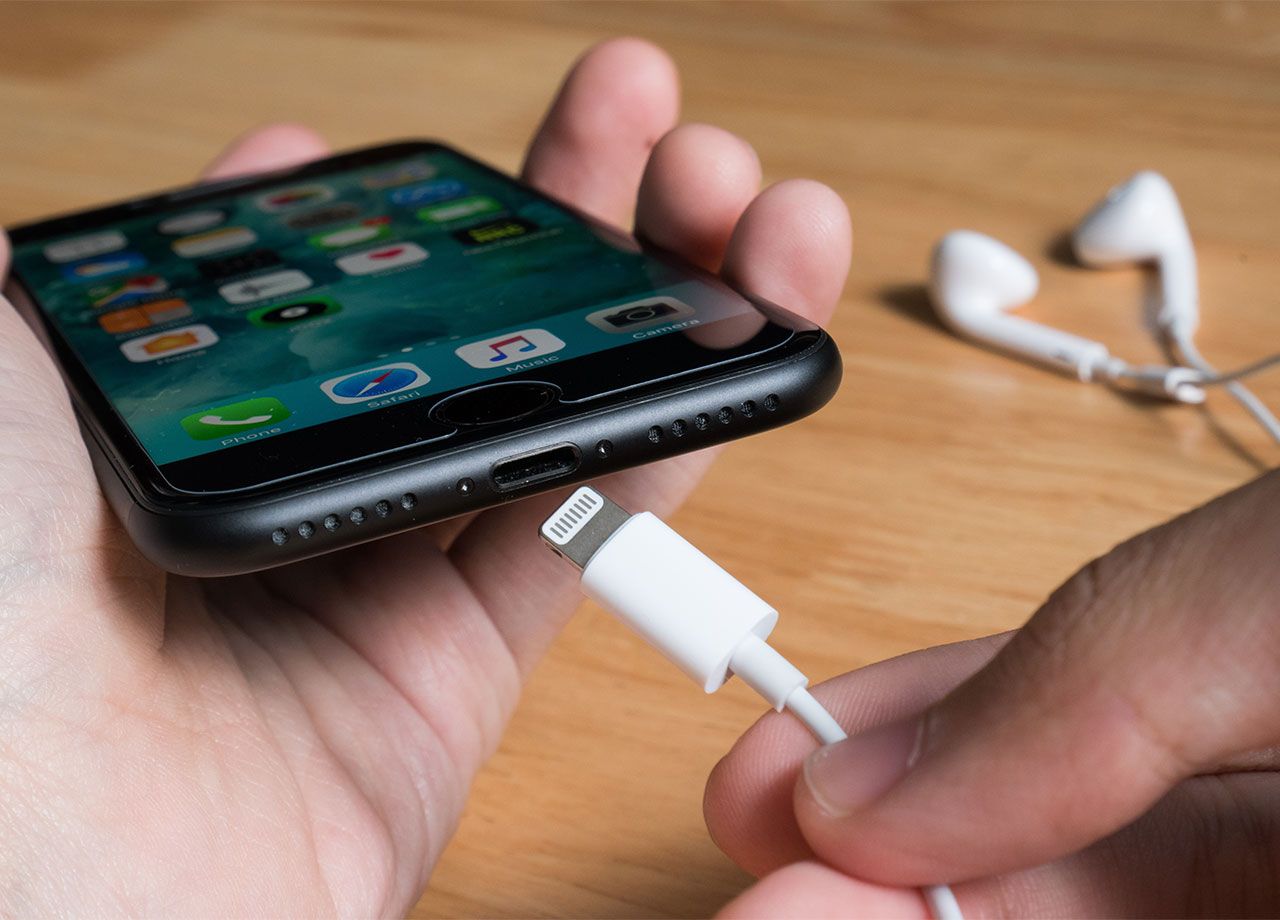 using-iphone-charging