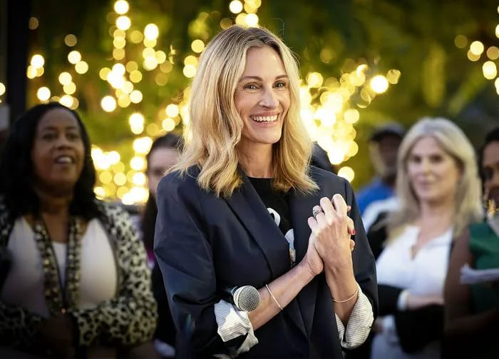 Julia Roberts attends Kamala Harris rally