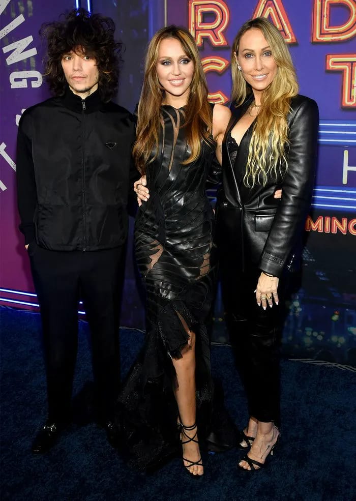 Miley Cyrus Tish Cyrus Maxx Morando SNL50 Homecoming Concert red carpet