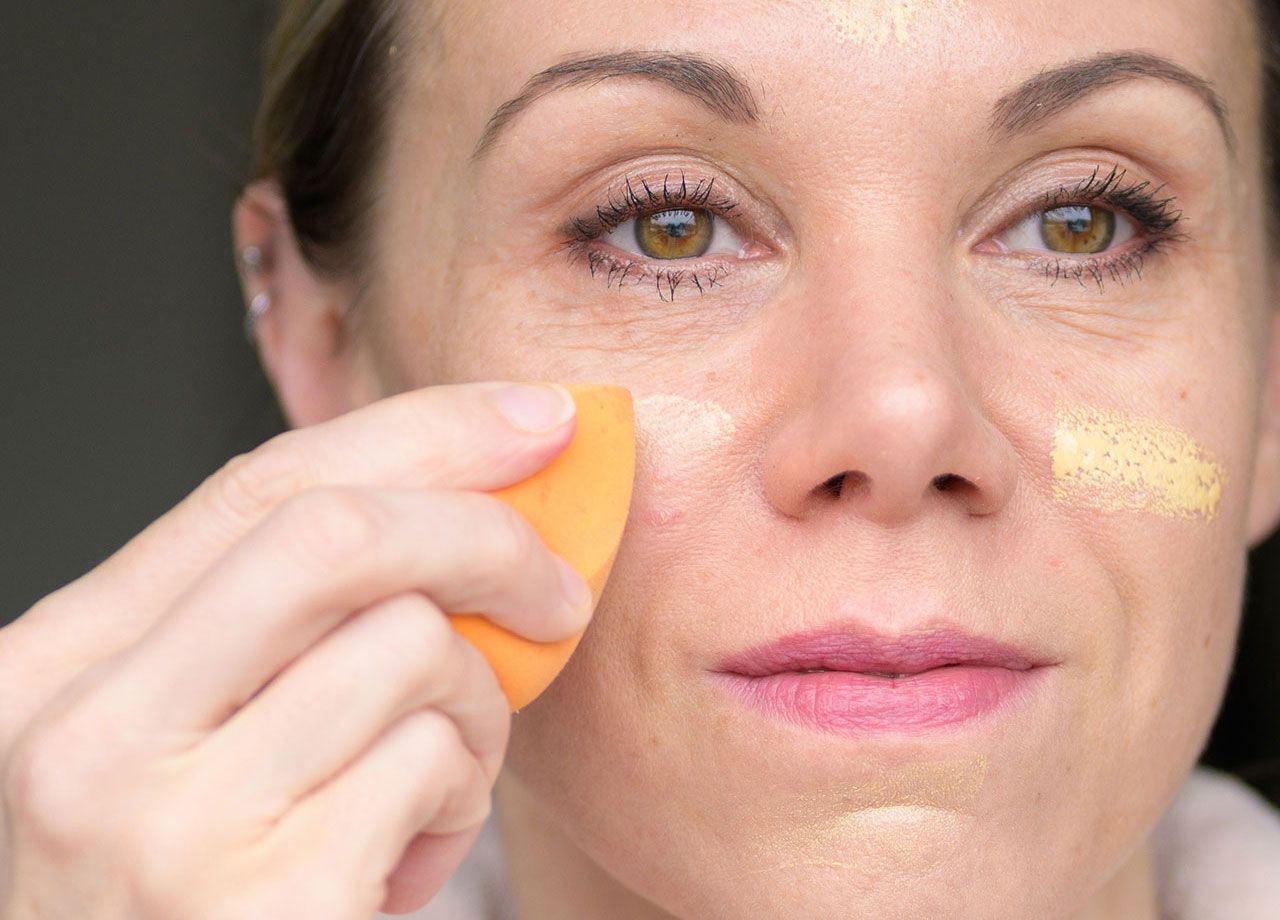 woman-applying-foundation