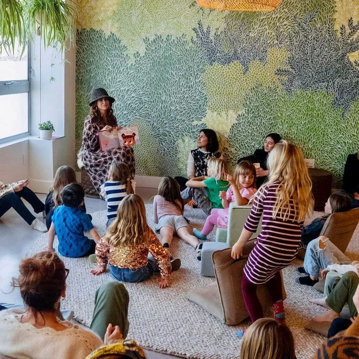 Eva Mendes reading to kids