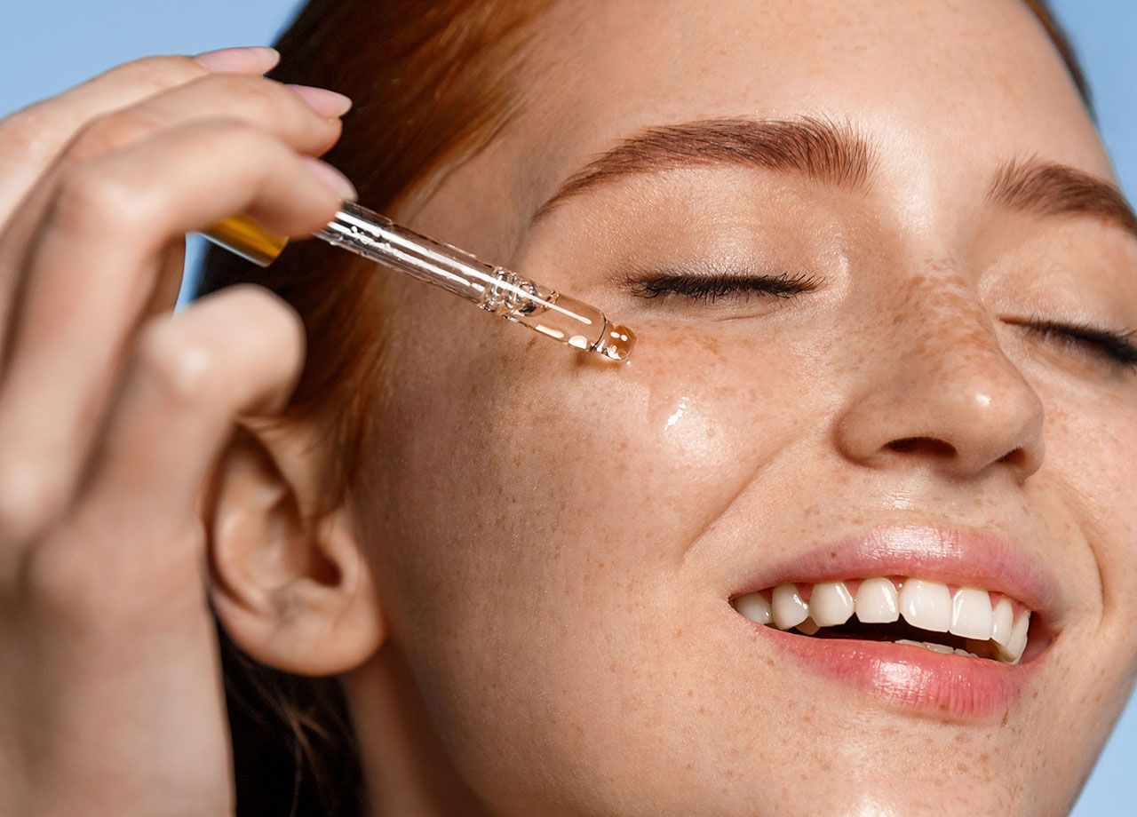 woman-applying-serum