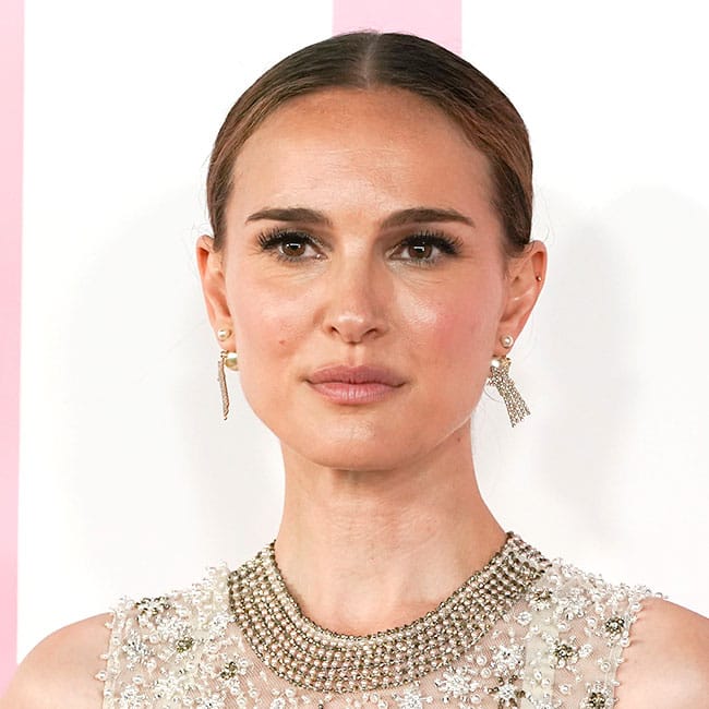 Natalie Portman Wears An 'Elegant' Organza Dress - SHEfinds Natalie Portman Wears An 'Elegant' Organza Dress - SHEfinds
