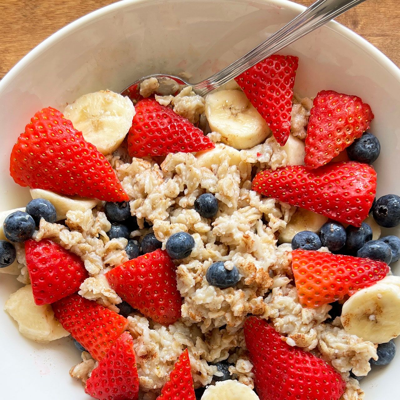 oatmeal with fruit and cinnamon