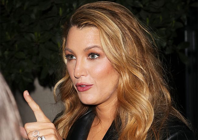 Blake Lively pointing fingers