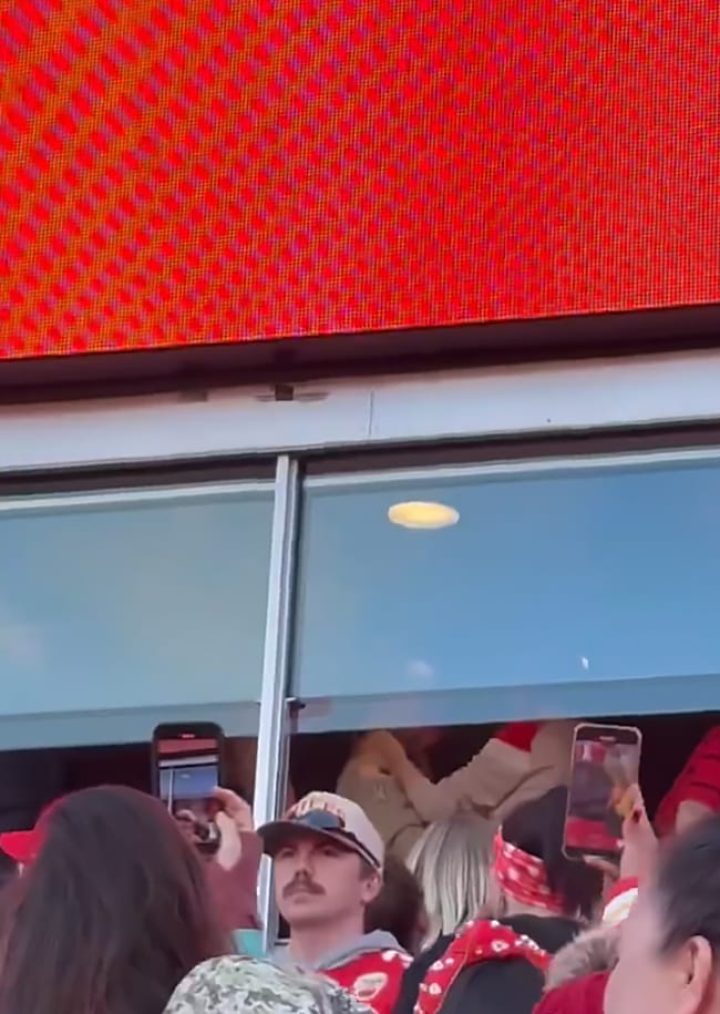 Taylor Swift watching Travis Kelce play