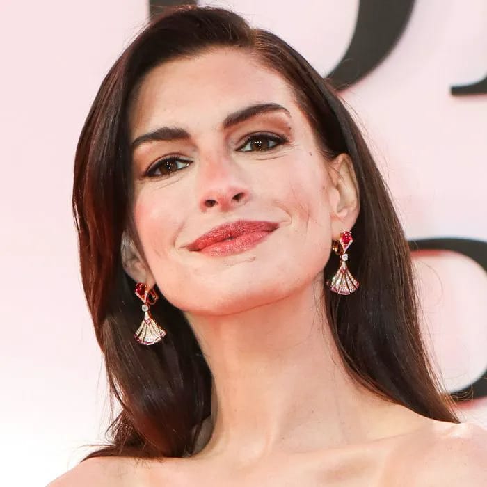 Anne Hathaway at The Devil Wears Prada premiere event.