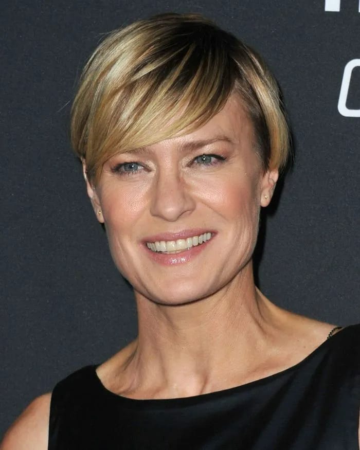 7 Face-Framing Haircuts That Disguise Signs Of Aging In Your Hairline ...