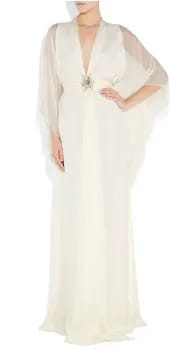 "Monique Lhuillier wedding dress showcased"
