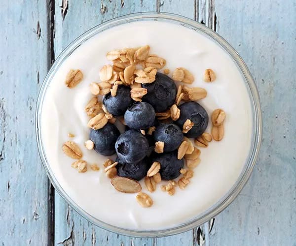Plain Yogurt And Berries oats