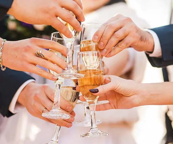Cash Bar Clinking glasses