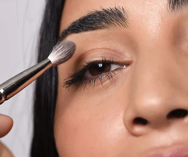 applying eyeshadow mistake