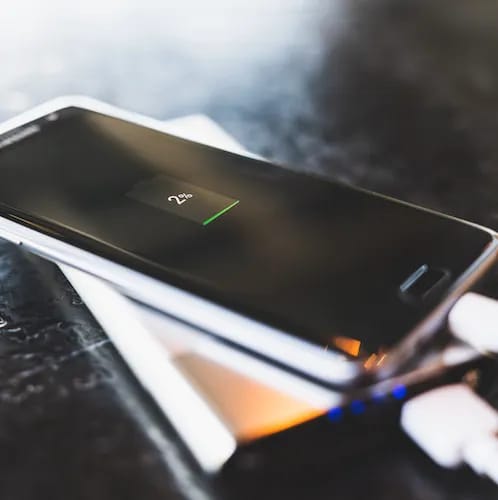 Samsung battery icon indicating low charge level.