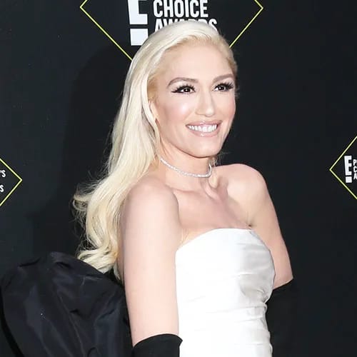 Gwen Stefani long blonde hair