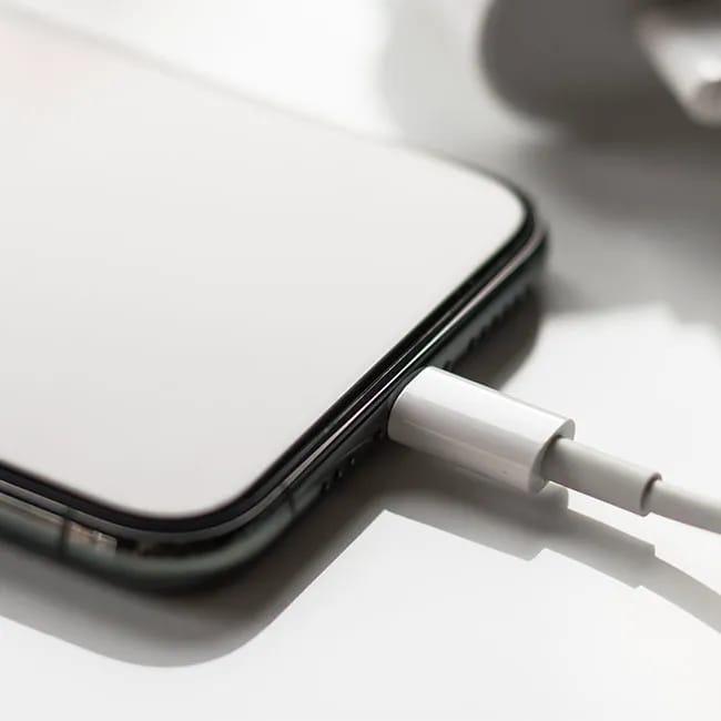 Illustration of a major charging mistake to be aware of.