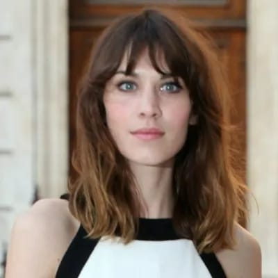 alexa chung brown wavy highlighted hair curtain bangs black and white top red carpet