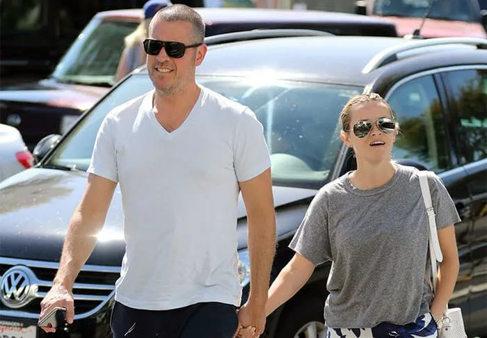Reese Witherspoon Jim Toth walking