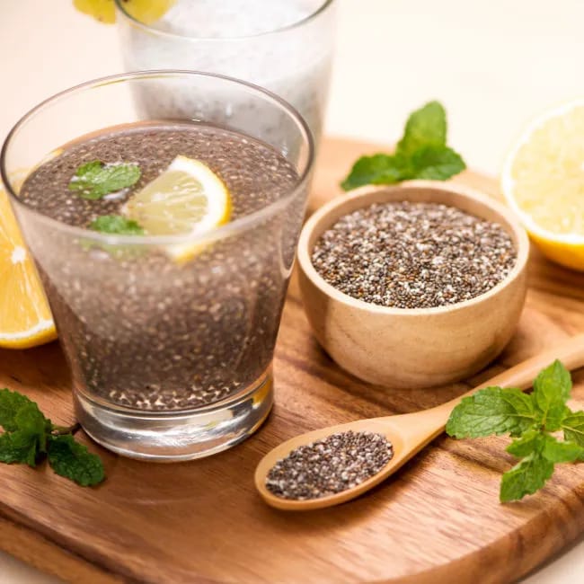 water with lemon and chia seeds