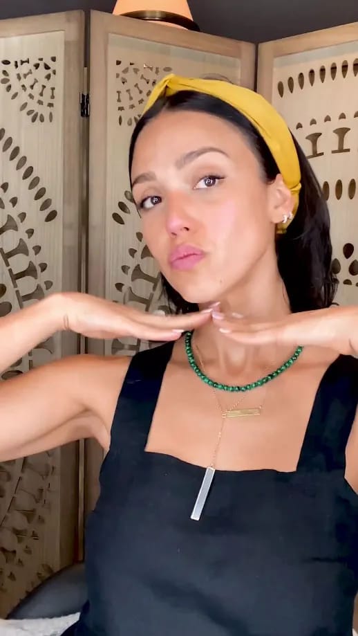 Jessica Alba makeup-free reel Instagram