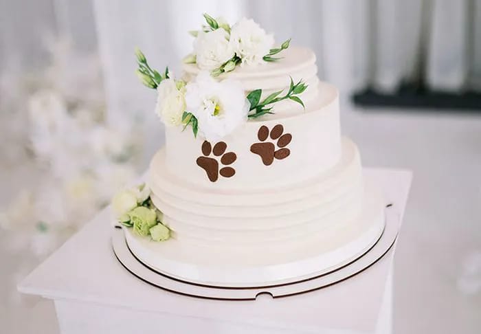 Paying Homage to Your Pets Wedding cake with paw prints