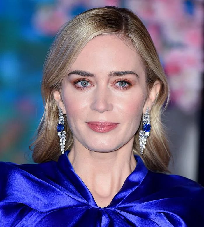 emily blunt blonde hair blue dress red eyeshadow lipstick blush dangly earrings red carpet