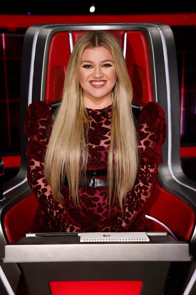 Kelly Clarkson in 'The Voice' chair