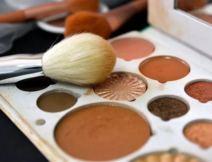 makeup-brush-powder-palette