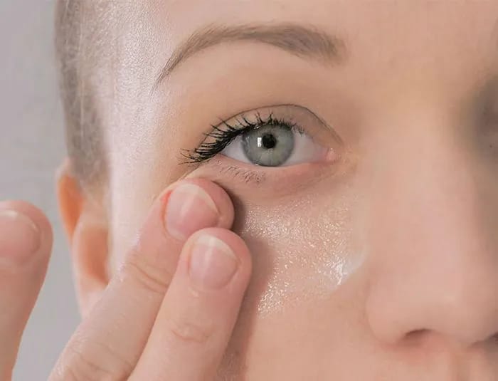 woman-applying-eye-cream
