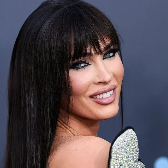 Megan Fox at the 2022 Billboard Music Awards red carpet.