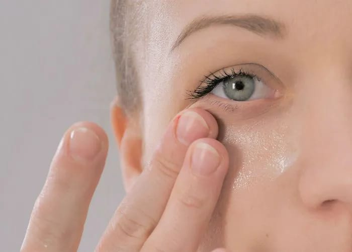 woman-applying-eye-cream