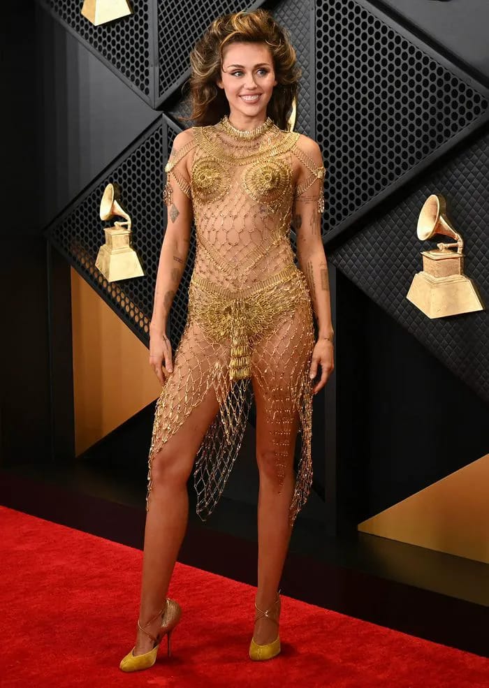 miley cyrus gold chain dress grammys