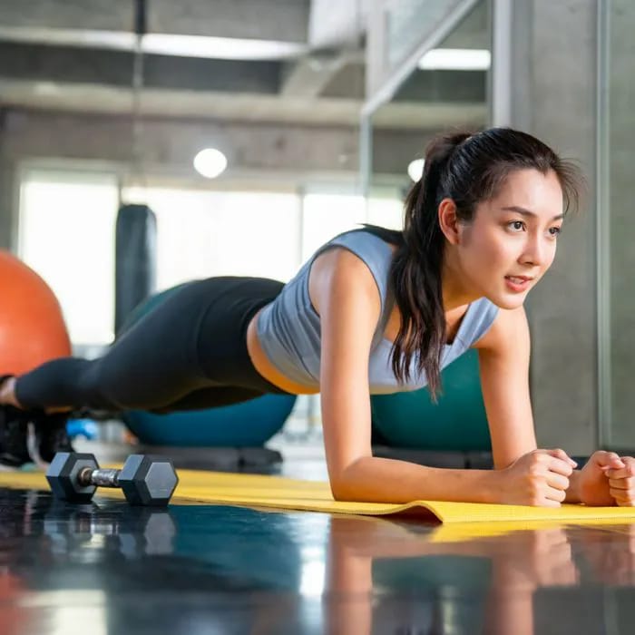 woman doing planks