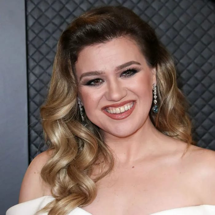 "Kelly Clarkson at the 2024 Grammys"