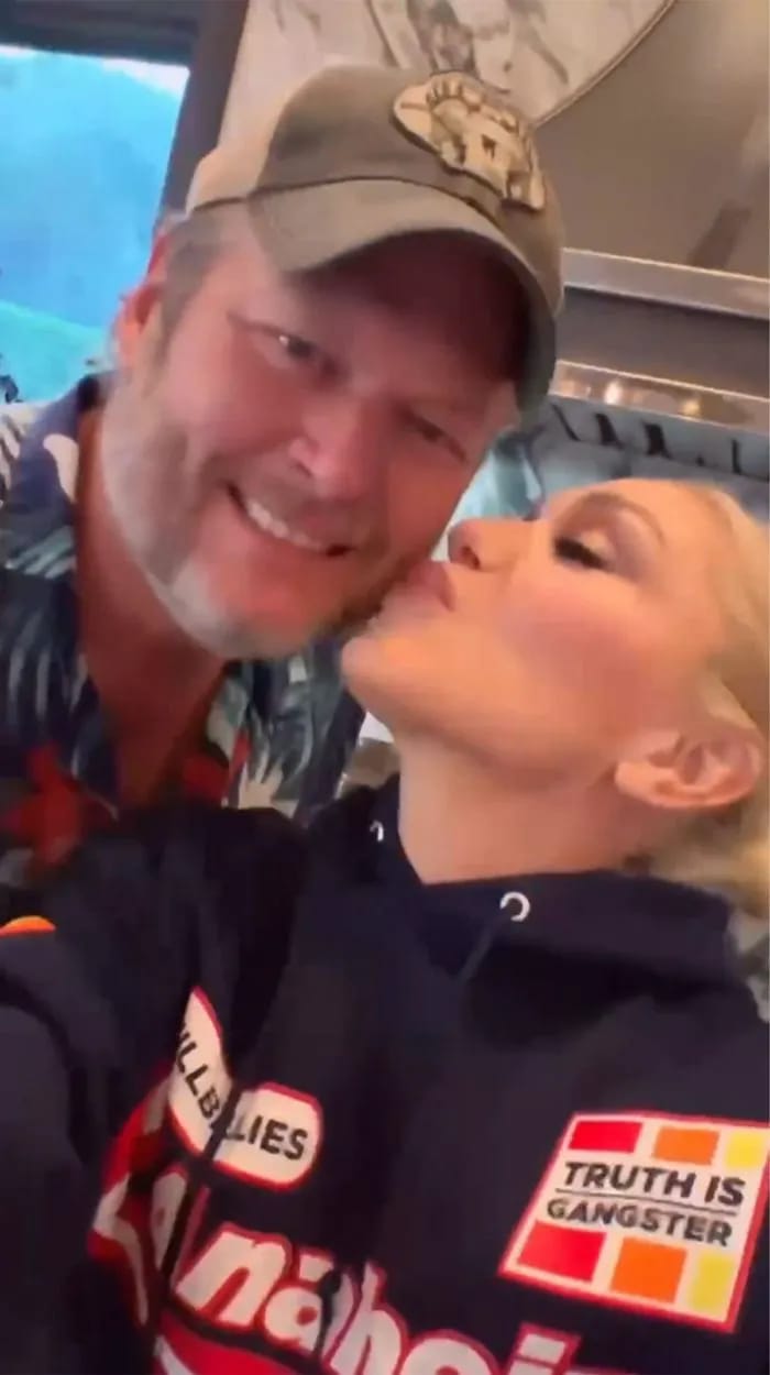 Gwen Stefani kissing Blake Shelton Instagram video