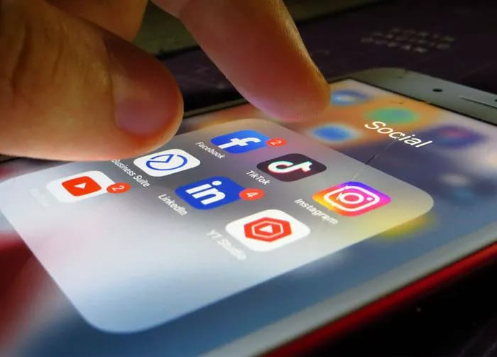 using-social-media-apps