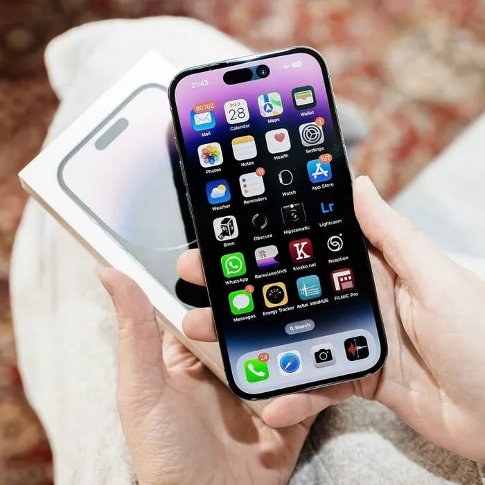 opening-new-iphone