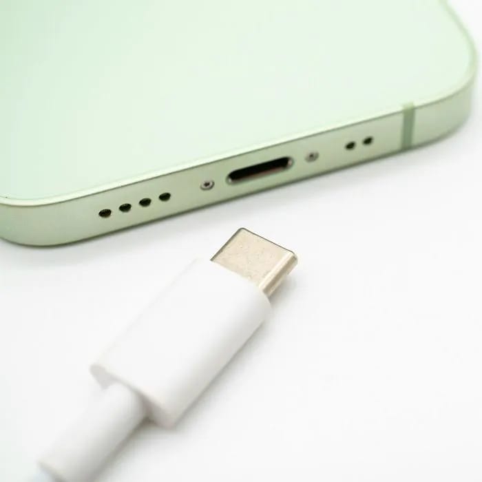apple-iphone-charger