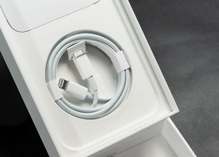 iphone-charger-package